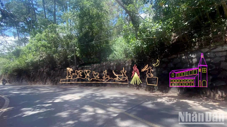 Da Lat Art Street is equipped with LED lighting systems simulating ancient architectural structures, gong culture, and the musical city. Da Lat Art Street is equipped with LED lighting systems simulating ancient architectural structures, gong culture, and the musical city.