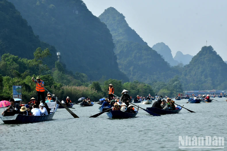 Nguyen Dinh Toan, Deputy Head of the Management Board of Huong Son Scenic Relic Complex, My Duc District, Hanoi, said the operation of boats serving visitors ensures civilisation, politeness and safety.