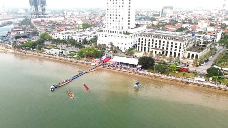 An overview of the opening ceremony for the boat race. An overview of the opening ceremony for the boat race.