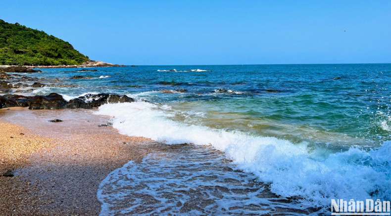 The blue, clean, and cool water is suitable for swimming. However, there are no lifeguards, so most people who go to the beach must know how to swim or bring their life jackets to ensure safety. The blue, clean, and cool water is suitable for swimming. However, there are no lifeguards, so most people who go to the beach must know how to swim or bring their life jackets to ensure safety.