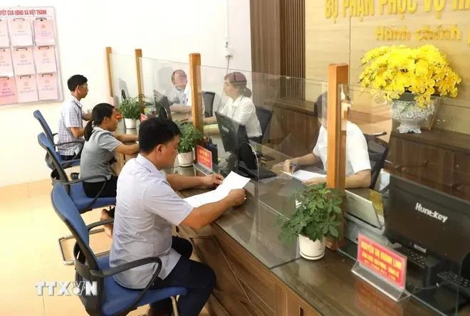 At the public administrative service unit in Viet Thanh commune, Tran Yen district, Yen Bai province. (Photo: VNA) At the public administrative service unit in Viet Thanh commune, Tran Yen district, Yen Bai province. (Photo: VNA)