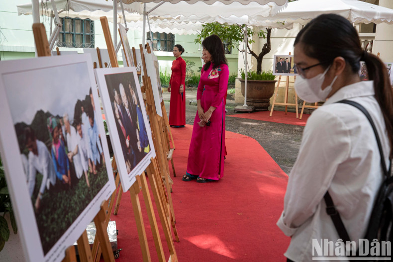 Hanoi residents were moved from viewing the photos on late Party General Secretary Nguyen Phu Trong. Hanoi residents were moved from viewing the photos on late Party General Secretary Nguyen Phu Trong.