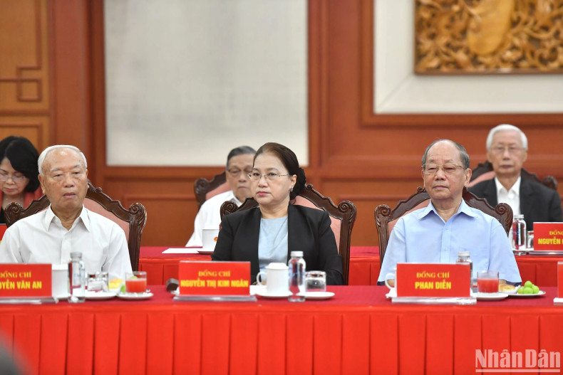 Former Party and State leaders attend the meeting Former Party and State leaders attend the meeting