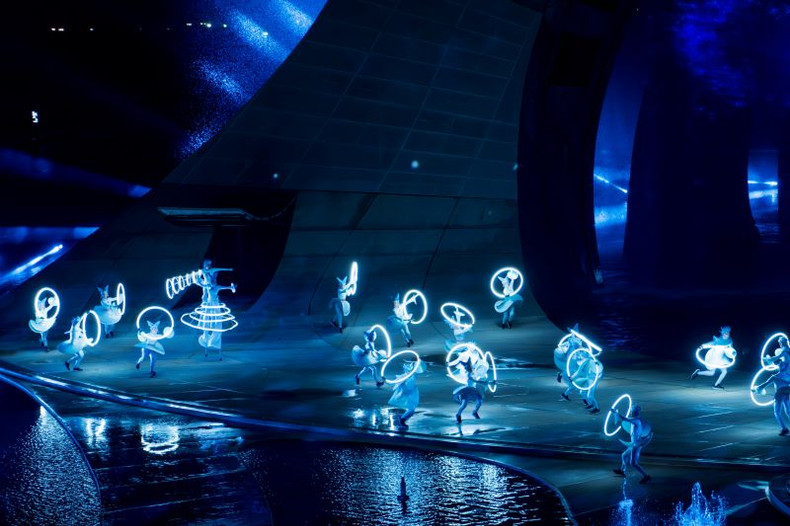 60 artists live on stage for an electrifying intergalactic performance.