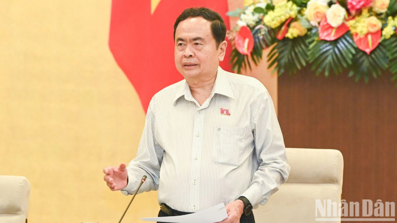 NA Chairman Tran Thanh Man addresses the meeting, highlighting the topics for discussion at the meeting.