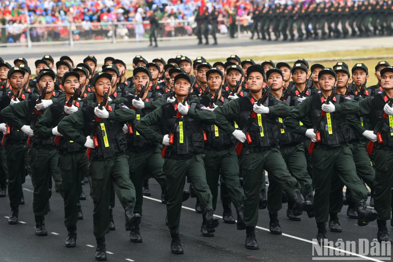 The formation of male officers of the Mobile Police.