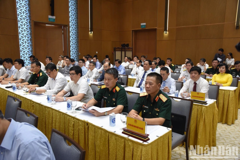 The delegates attend the meeting. The delegates attend the meeting.