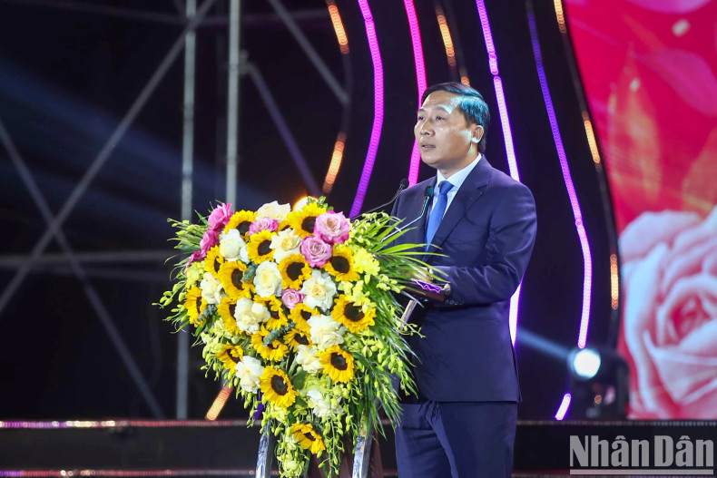 Nguyen Thanh Liem, Secretary of Me Linh District Party Committee, speaks at the opening ceremony. Nguyen Thanh Liem, Secretary of Me Linh District Party Committee, speaks at the opening ceremony.