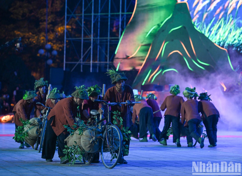 Lasting 90 minutes, the music performance brought many emotions to the audience.