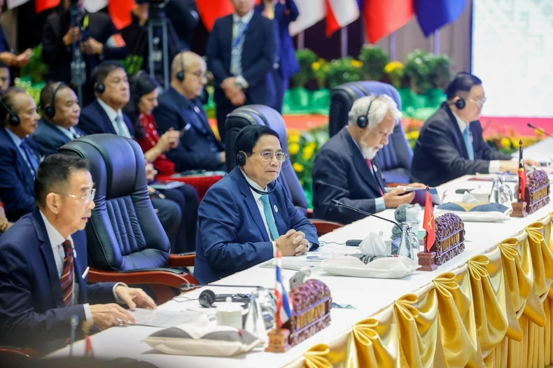 Vietnamese PM Pham Minh Chinh (second from left) at the 27th ASEAN Plus Three Summit in Vientiane on October 10. (Photo: VGP)