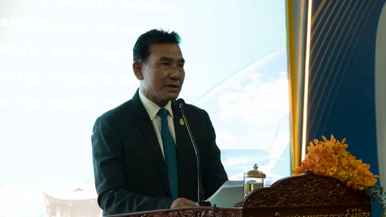 Mao Havannall, Minister-in-charge of the State Secretariat of Civil Aviation, praises Vietnam Airlines for launching the direct route connecting Phnom Penh and Hanoi. (Photo: Nguyen Hiep)
