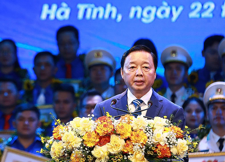 Deputy PM Tran Hong Ha speaks at the ceremony.