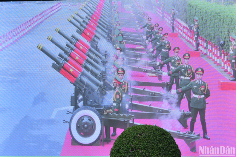 The 21-cannon salute, the highest level for a head of state, was held at the welcome ceremony. The 21-cannon salute, the highest level for a head of state, was held at the welcome ceremony.