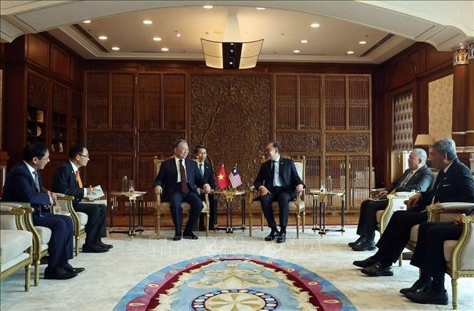 Party General Secretary To Lam and Malaysian Prime Minister Anwar Ibrahim hold a private meeting. (Photo: VNA) Party General Secretary To Lam and Malaysian Prime Minister Anwar Ibrahim hold a private meeting. (Photo: VNA)