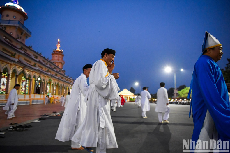 The followers leave the Holy See after the ceremony.