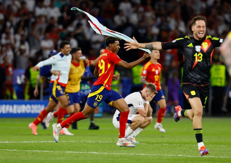 Lamine Yamal celebrates the victory. Lamine Yamal celebrates the victory.