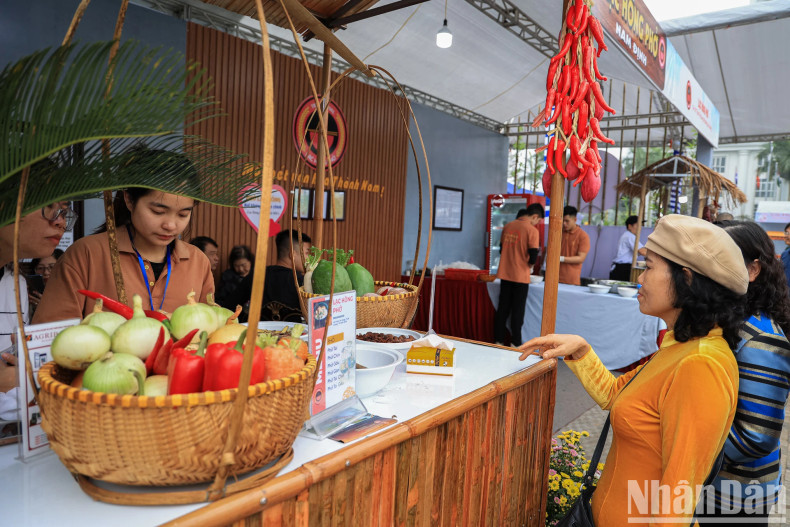 The booths began selling ‘pho’ from 9 am. The booths began selling ‘pho’ from 9 am.