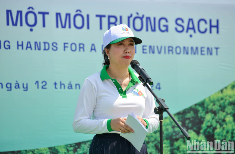 Deputy Minister of the MoFA Le Thi Thu Hang addresses the event.