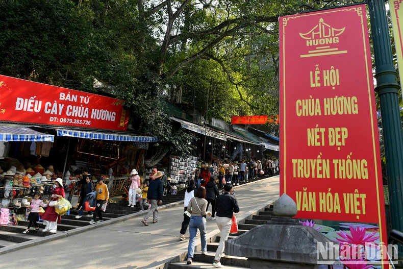 Huong Pagoda Festival is a traditional beauty of Vietnamese culture.