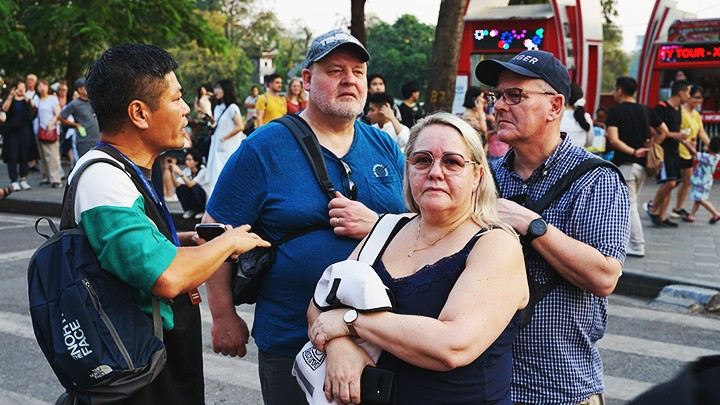 The number of international tourists is showing a recovery trend compared to pre-COVID-19 levels. The number of international tourists is showing a recovery trend compared to pre-COVID-19 levels.