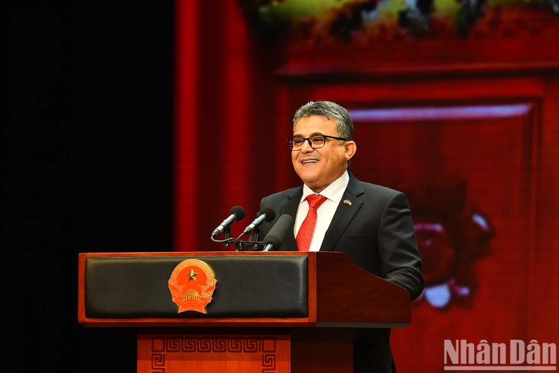 Palestinian Ambassador to Vietnam Saadi Salam speaks at the celebration. (Photo: NDO)