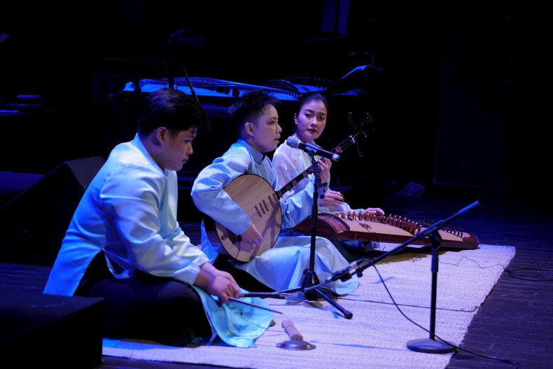 Image from the concert “Ve Kinh Bac" by the Thien Thanh Band in Hanoi in May 2024. (Photo: Artist Ngo Hong Quang). Image from the concert “Ve Kinh Bac" by the Thien Thanh Band in Hanoi in May 2024. (Photo: Artist Ngo Hong Quang).