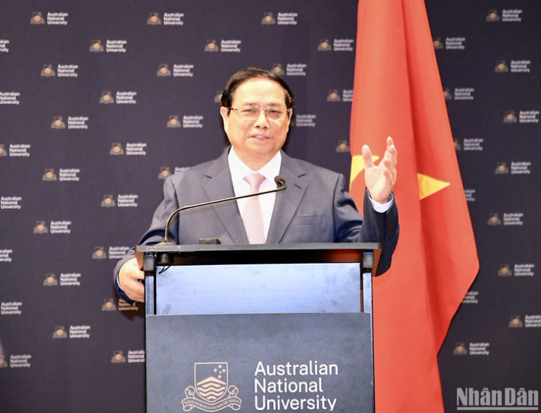 PM Pham Minh Chinh speaks at the education forum in Canberra. (Photo: NDO)