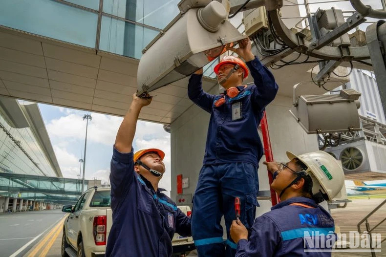 A series of changes have been conducted to build a cultural space and environmental landscape at Noi Bai Airport.