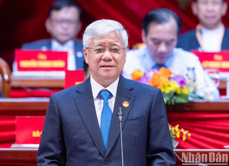 VFF Central Committee’s President Do Van Chien gives remarks at the session.