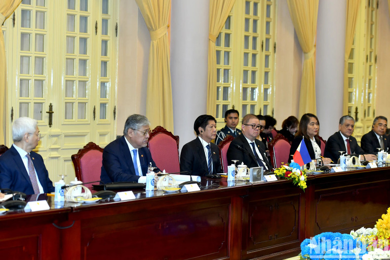 The Philippine high-ranking delegation at the talks.