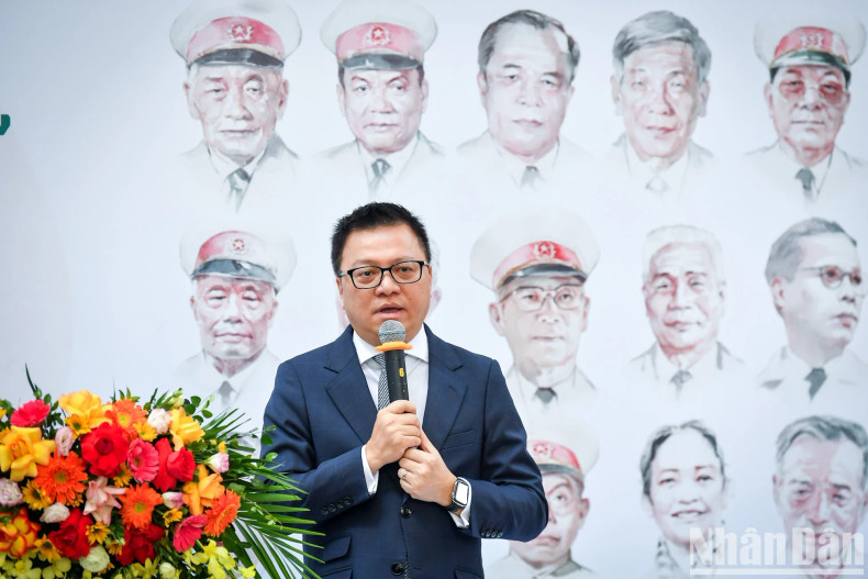 Member of the Party Central Committee (PCC), Editor-in-Chief of Nhan Dan Newspaper, Deputy Head of the PCC’s Commission for Communications and Education, and Chairman of the Vietnam Journalists’ Association, delivers a speech at the event.