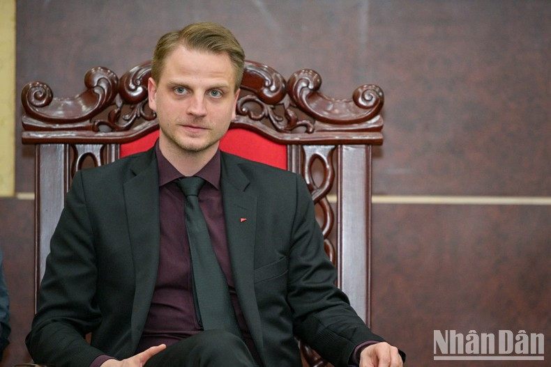 Deputy Chairman of Germany's left-wing Die Linke Party Maximilian Schirmer speaks at the reception. (Photo: THE DAI) Deputy Chairman of Germany's left-wing Die Linke Party Maximilian Schirmer speaks at the reception. (Photo: THE DAI)