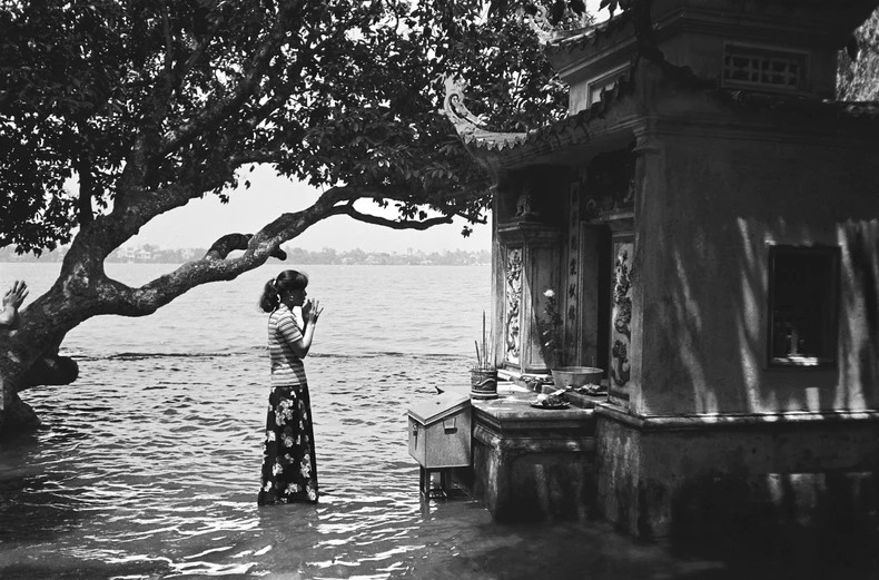 Phu Tay Ho (West Lake Palace), a day in 2000. (Photo: NGUYEN HUU BAO) Phu Tay Ho (West Lake Palace), a day in 2000. (Photo: NGUYEN HUU BAO)