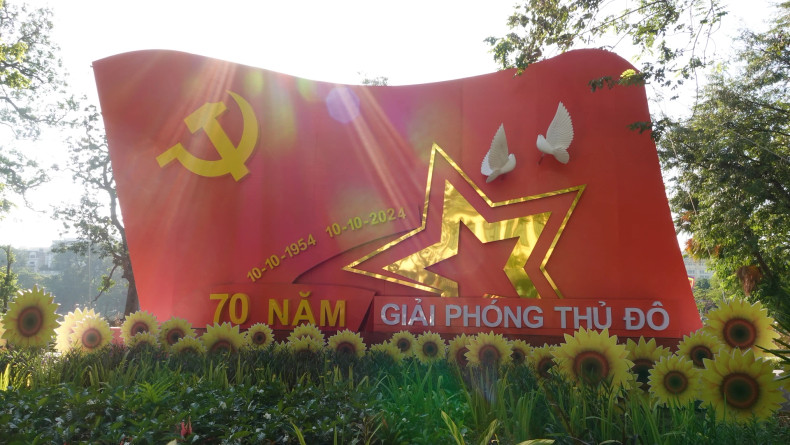 Hanoi is vibrant with national flags and flowers on the 70th anniversary of the Capital’s Liberation Day.Bottom of Form
