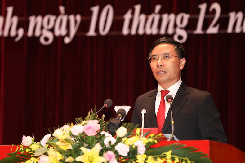 Chairman of Quang Ninh Provincial People’s Committee Pham Duc An speaks at the meeting.