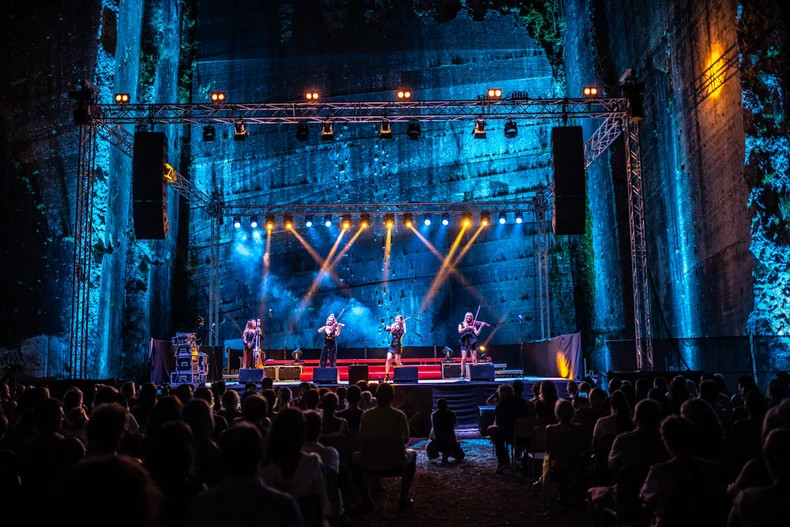 During this return to Vietnam, the renowned string quartet will don the traditional ‘Ao Dai’ while performing.