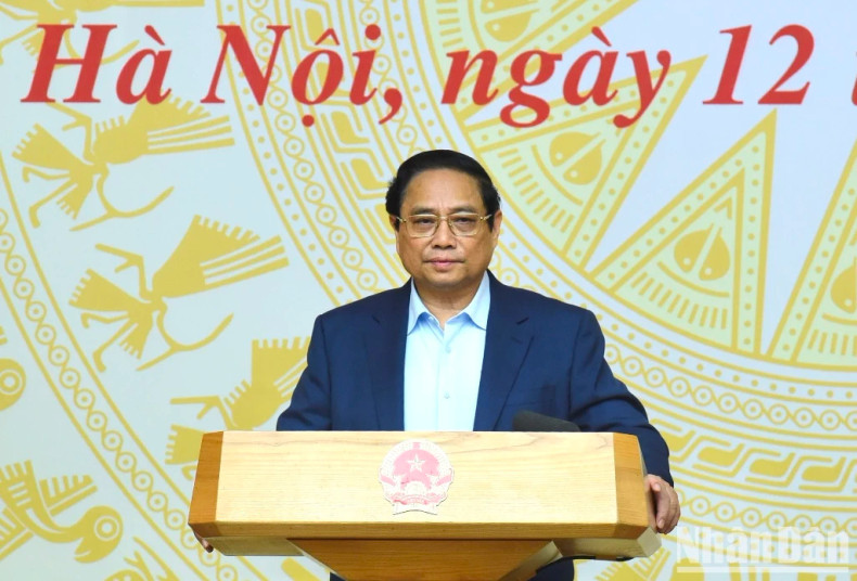 PM Pham Minh Chinh addresses the meeting.