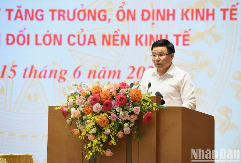 Chairman of the Board of Members of Vietnam Oil and Gas Group Le Manh Hung speaks at the event. Chairman of the Board of Members of Vietnam Oil and Gas Group Le Manh Hung speaks at the event.