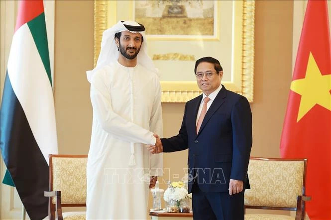 Prime Minister Pham Minh Chinh receives UAE Minister of Economy Abdulla Bin Touq Al Marri. (Photo: Duong Giang/VNA)