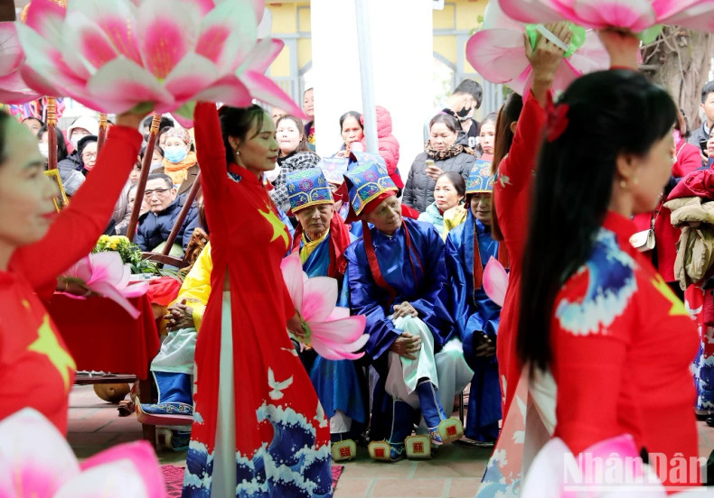 Many unique folk songs and dances are performed by the locals at the festival. Many unique folk songs and dances are performed by the locals at the festival.