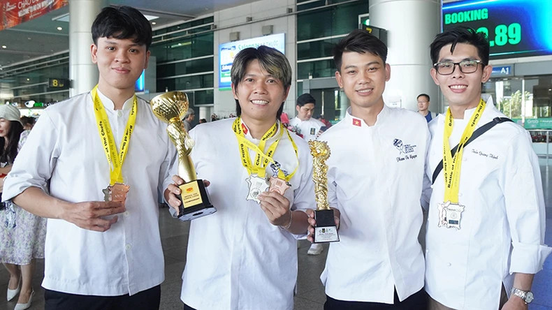 The Vietnamese team won the Asian Championship Cup in the Chinese cuisine category. The Vietnamese team won the Asian Championship Cup in the Chinese cuisine category.