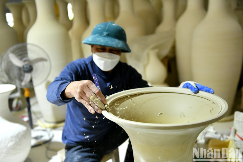 The skilful hands of workers are creating ceramic cores. The skilful hands of workers are creating ceramic cores.