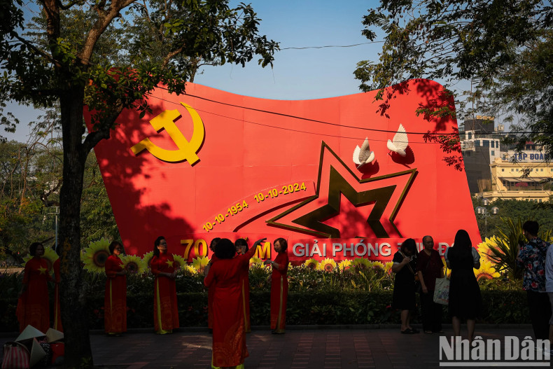 Today on October 10, Hanoi is filled with golden sunshine, bringing a warm and cheerful atmosphere to celebrate this special anniversary. Today on October 10, Hanoi is filled with golden sunshine, bringing a warm and cheerful atmosphere to celebrate this special anniversary.