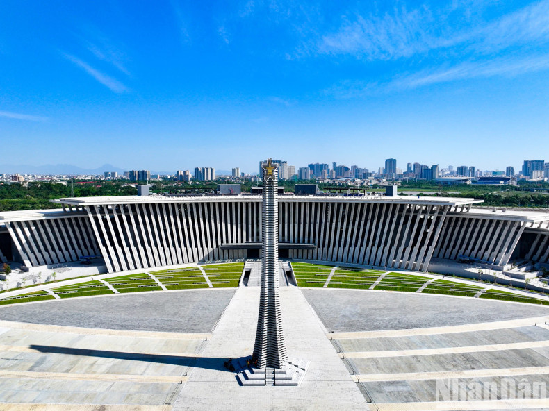 The museum features a prominent building with a front yard and a 45-metre tall ‘Chien thang’ (Victory Tower), along with a main exhibition area consisting of four above-ground floors and one basement, covering a construction area of 23,198 square metres.