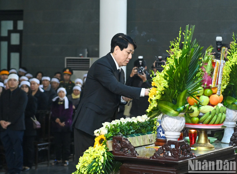 President Luong Cuong pays tribute to General Nguyen Quyet. President Luong Cuong pays tribute to General Nguyen Quyet.