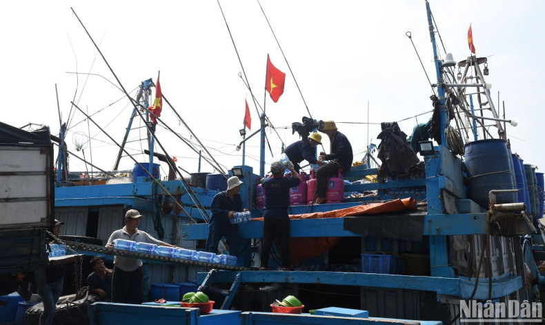 Food, fresh water and gas prepared for the first fishing trip of the lunar new year will be used for at least 45 days. Food, fresh water and gas prepared for the first fishing trip of the lunar new year will be used for at least 45 days.