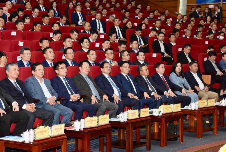 Prime Minister Pham Minh Chinh has assigned relevant ministries and agencies to remove any existing obstacles as soon as possible, thus providing unwavering support for Petrovietnam to further develop and ensure national energy security. (Photo: NDO) Prime Minister Pham Minh Chinh has assigned relevant ministries and agencies to remove any existing obstacles as soon as possible, thus providing unwavering support for Petrovietnam to further develop and ensure national energy security. (Photo: NDO)