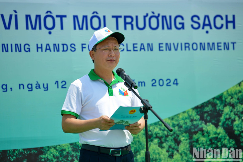 Chairman of Quang Ninh Provincial People’s Committee Cao Tuong Huy speaks at the event.