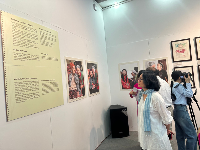 The exhibition “Portraits from the Heart” displays 63 portraits of Heroic Vietnamese Mothers. The exhibition “Portraits from the Heart” displays 63 portraits of Heroic Vietnamese Mothers.