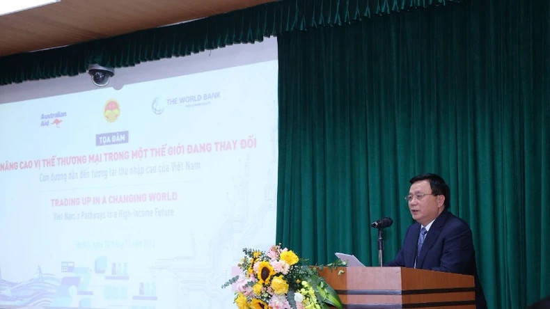 Politburo member Nguyen Xuan Thang speaks at the conference. Politburo member Nguyen Xuan Thang speaks at the conference.